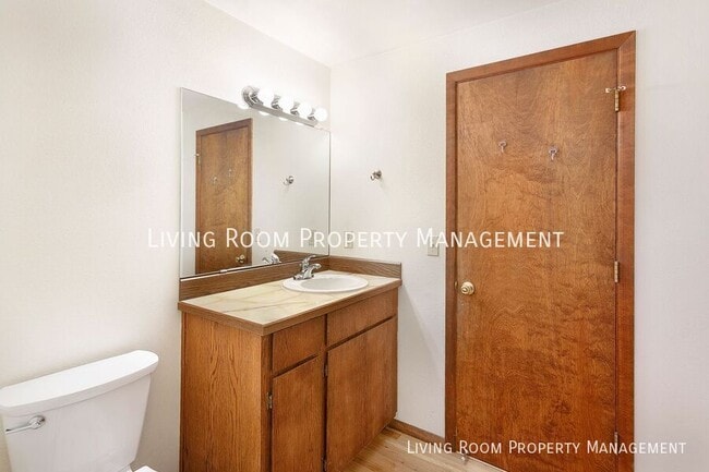 Building Photo - 7566 SW Cresmoor Dr