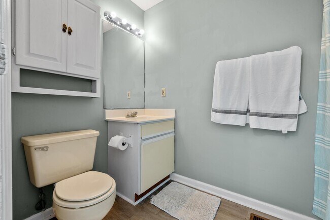 Building Photo - 3700 Golf Colony Ln