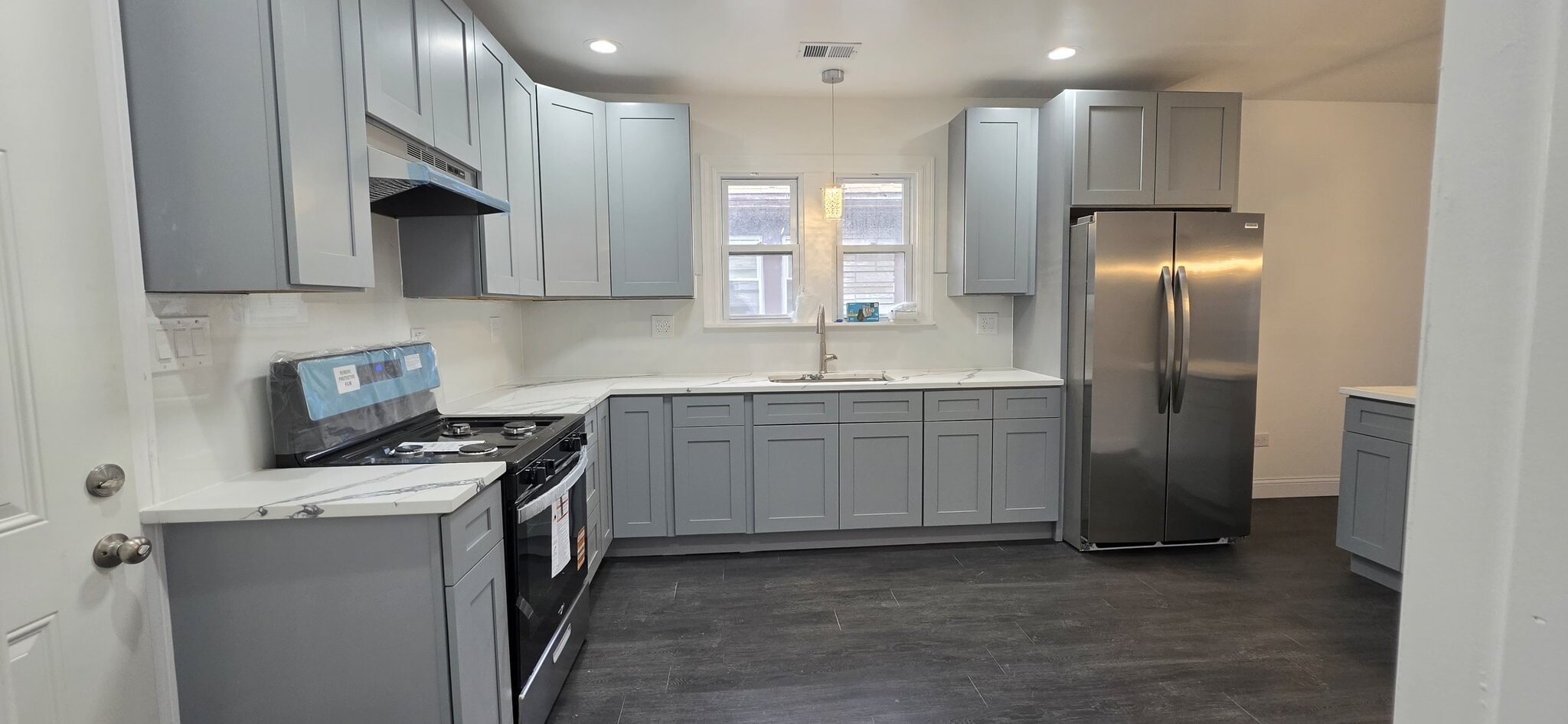 Building Photo - 22 E 101st Pl