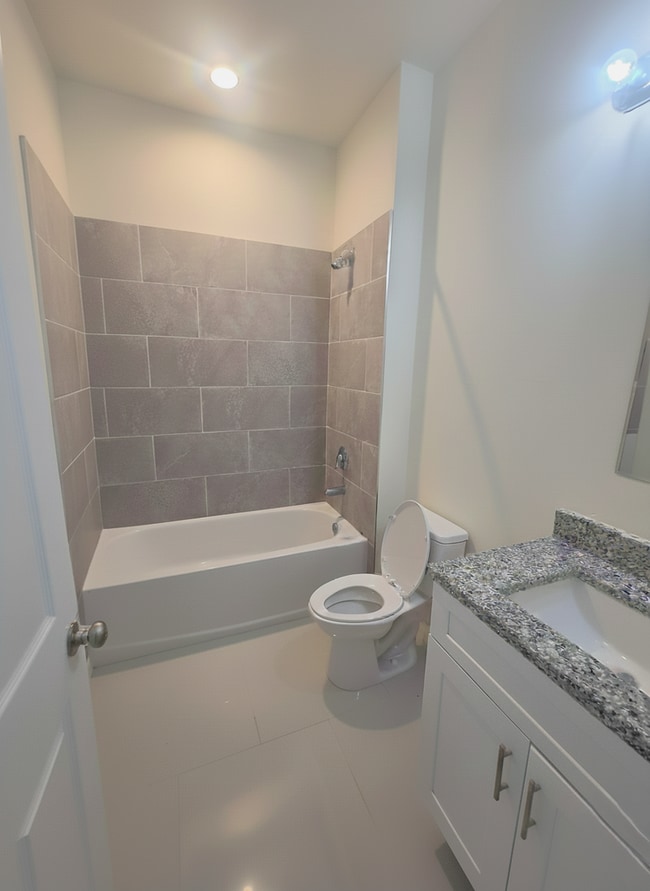 Building Photo - Must SEE- 3/2/1 single family home- South Lehigh Acres