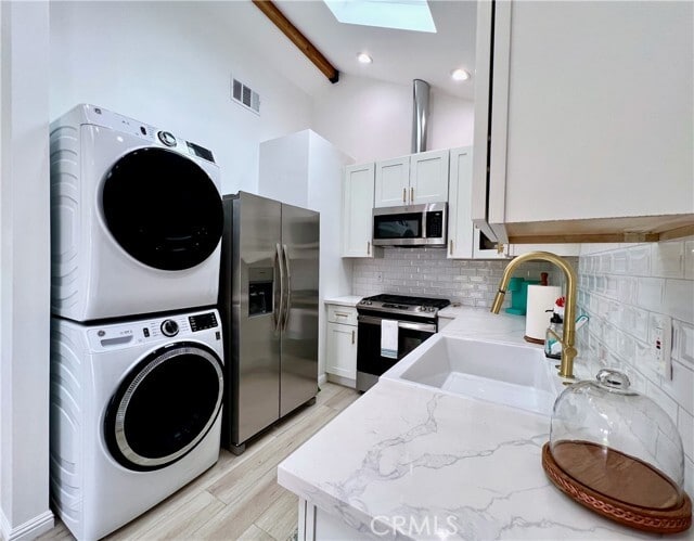 Building Photo - 24033 1/2-24032 Welby Way