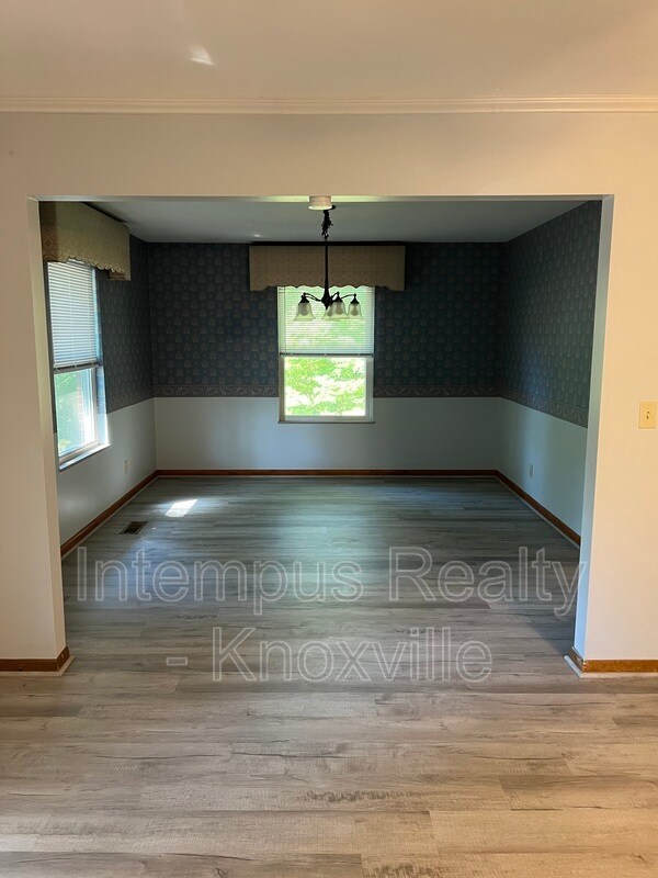 Building Photo - 5801 Ridgewood Rd