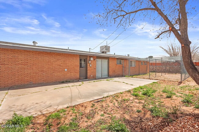 Building Photo - 3313 Cork Dr