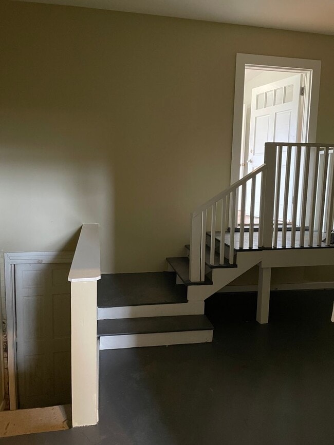 Building Photo - Executive 3/3 House in Coosa on Acreage $1...