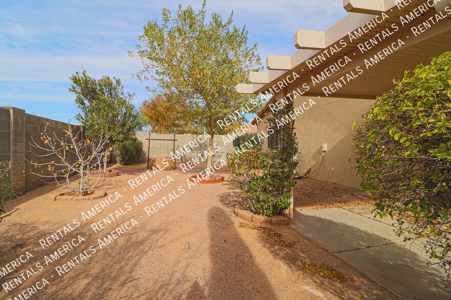 Building Photo - 2575 N Lupita Pl