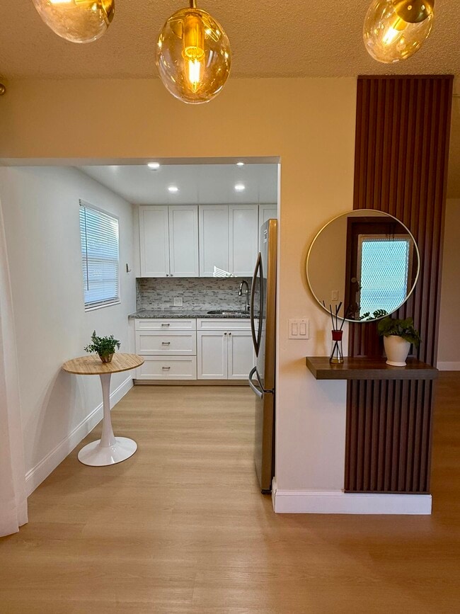 Building Photo - 402 Brighton J