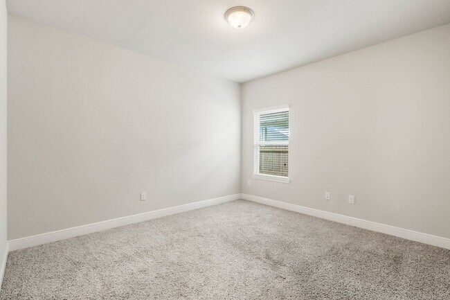 Building Photo - For Lease - Executive 3 BR/2 BA Home by No...