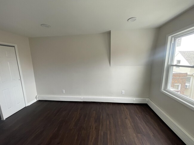 Building Photo - 123 Avenue C