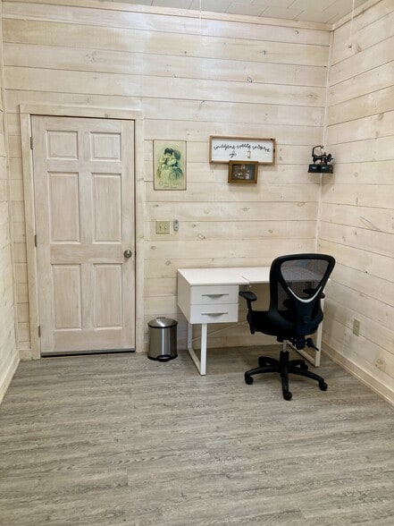 Building Photo - 134 Big Pine Rd