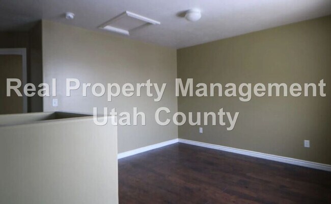 Building Photo - 93 Kintail St