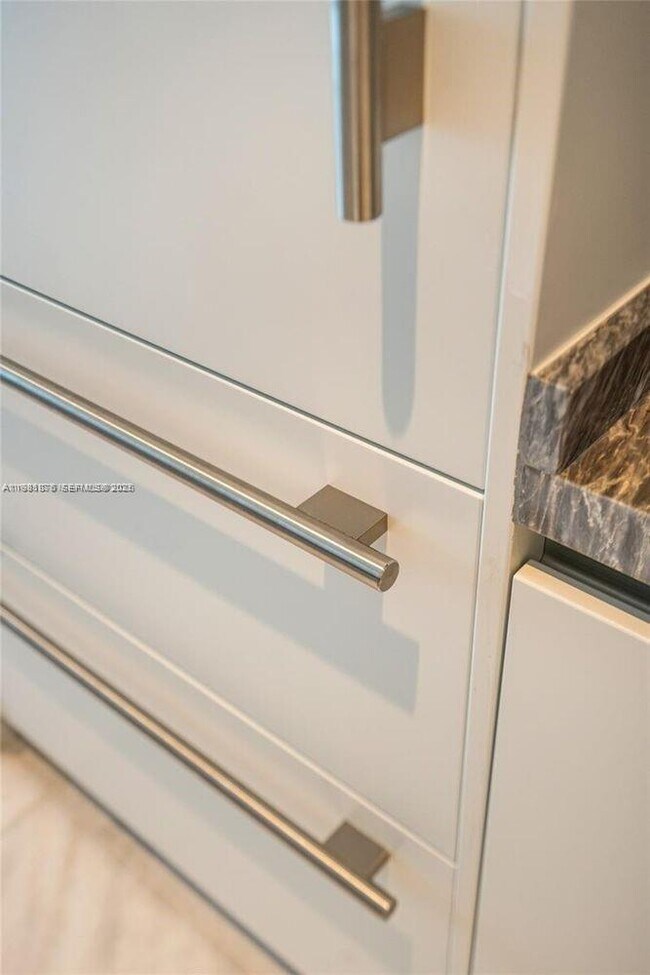 Building Photo - 700 NE 26th Terrace