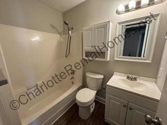 Building Photo - Nice 3 bedroom 2 bath home in Charlotte!