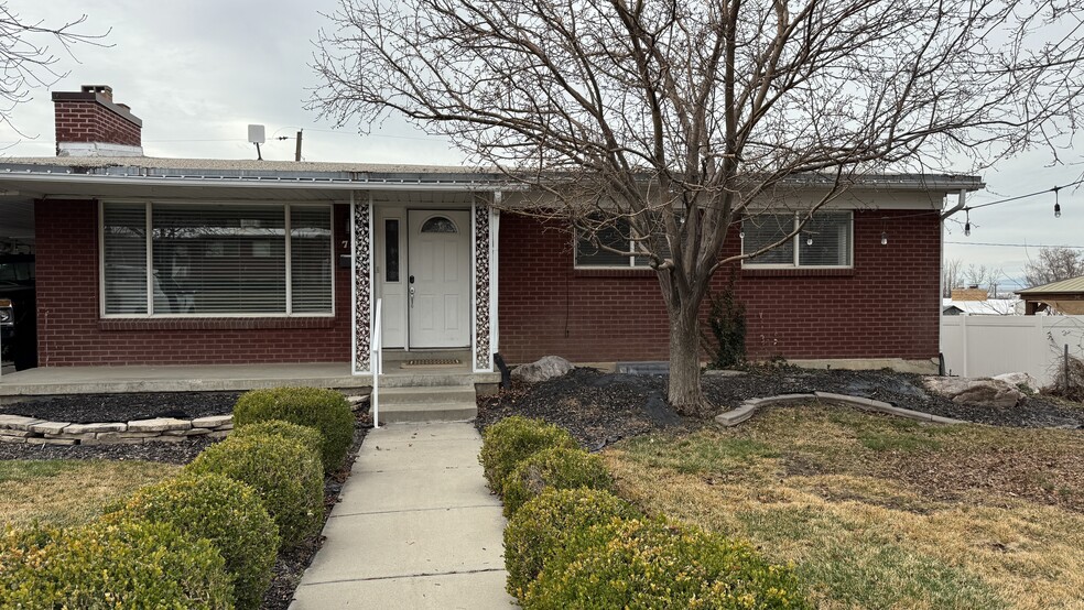 Building Photo - 737 N 500 E