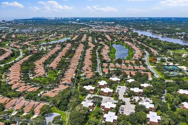 Building Photo - 2410 24th Ct