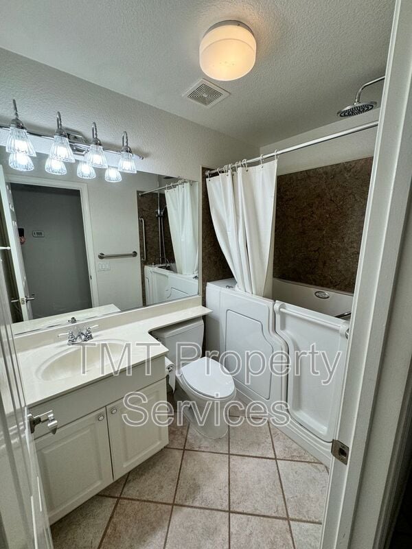 Building Photo - 204 Sapphire Ct