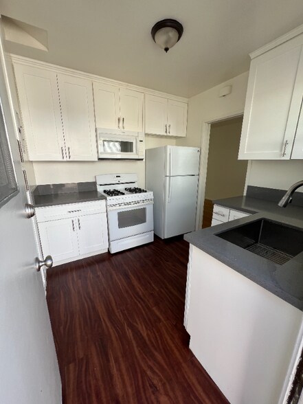 Building Photo - 209 W Maple St
