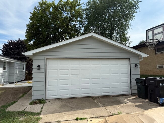 Building Photo - 620 Juniper Cir