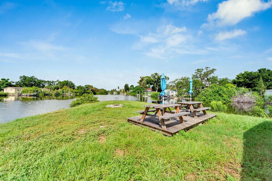 Building Photo - 8820 Rocky Creek Dr
