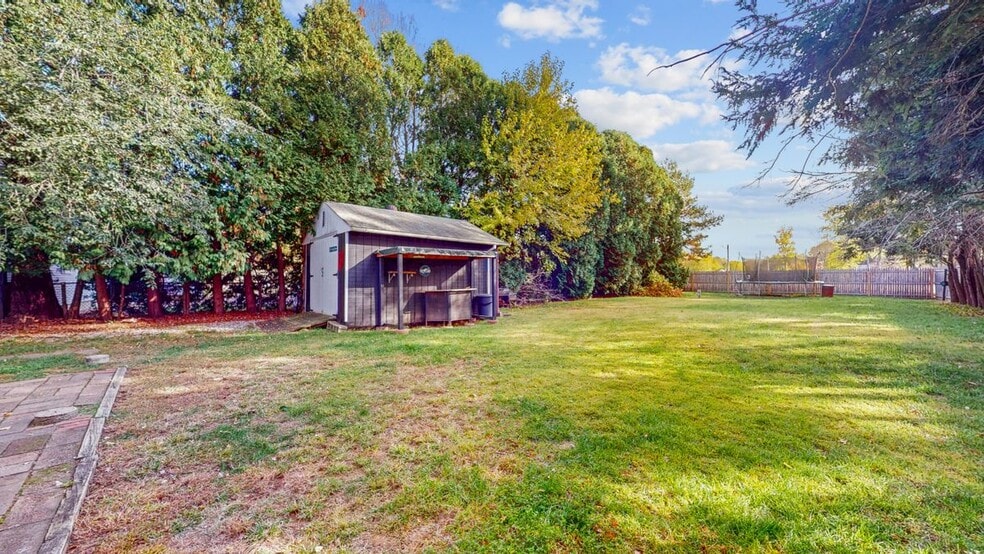 Building Photo - 72 Woodycrest Dr