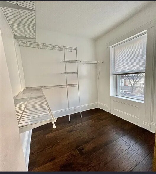 Walk in closet - 487 Mercer St