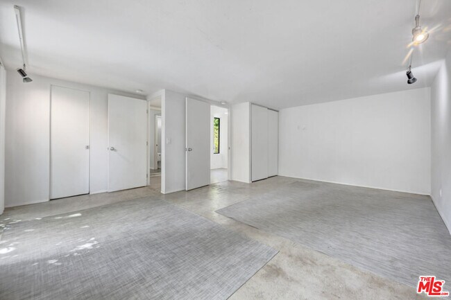 Building Photo - 30611 Las Estrellas Dr
