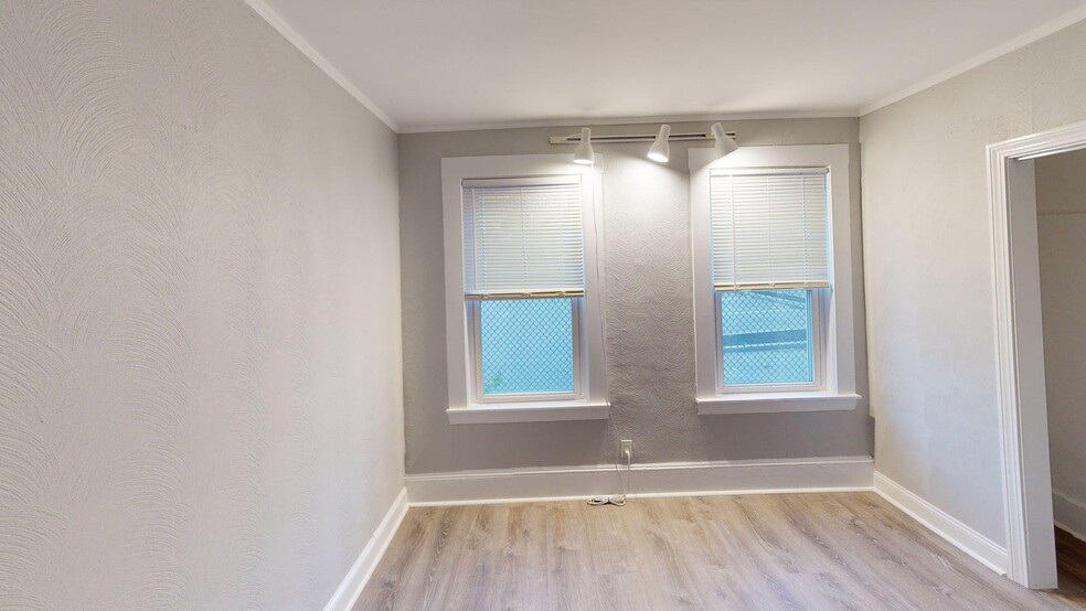 Building Photo - 153 Saratoga St