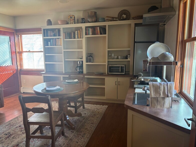 Building Photo - 1400 Sigma Chi Rd NE