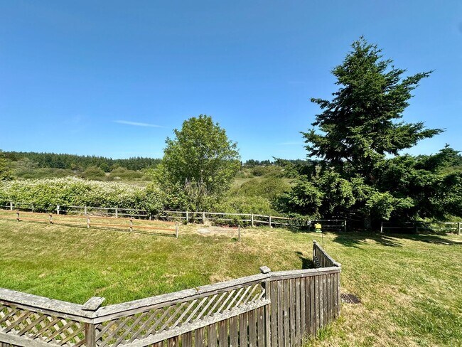Building Photo - ***PENDING APPLICATIONS***3 Bed/2 Bath Qui...