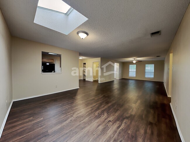 Building Photo - 874 Garden Cir