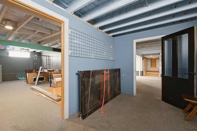 Building Photo - 42 Maple St