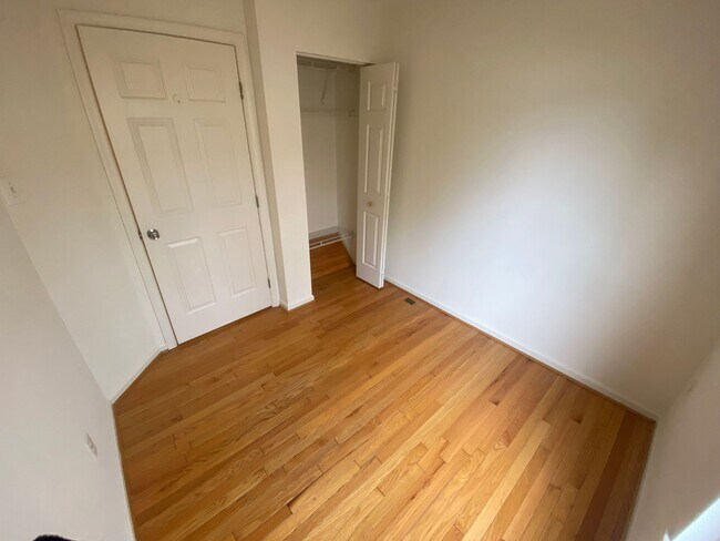 Building Photo - Application Fee Waived For Fall! A spacious three bedroom, two and one half bath townhouse locate...