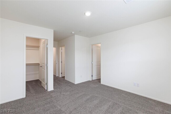 Building Photo - 6085 Lily Gdn St