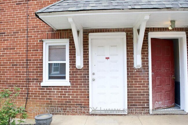 Building Photo - 1624 SW Chapman Ave