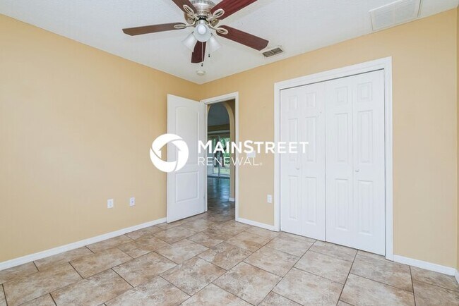 Building Photo - 3 Bedroom Pet-Friendly Home in Spring Hill, FL with Main Street Renewal