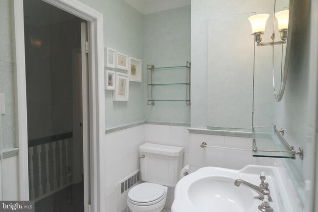 Building Photo - 1337 28th St NW