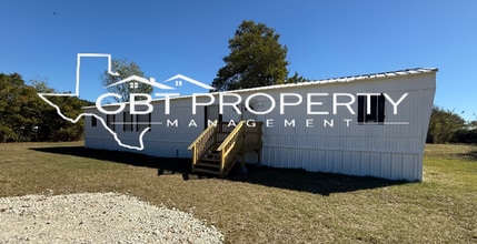 Building Photo - 2/1 in Bremond