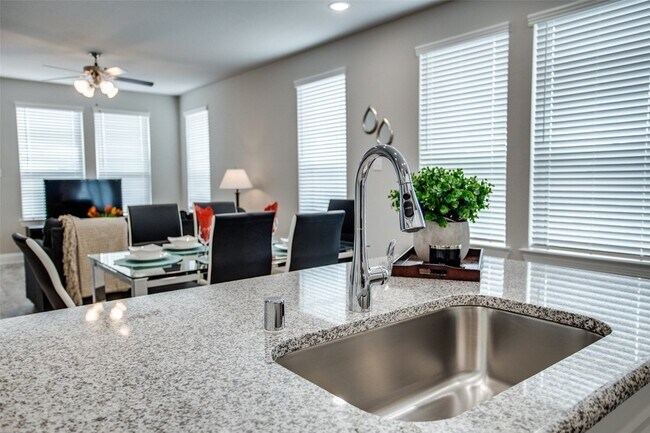 Building Photo - 1718 Lisa Ct