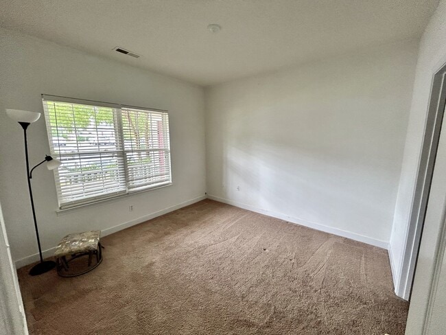 Building Photo - 4698 Twin Hickory Lake Dr, Glen Allen, VA 23059