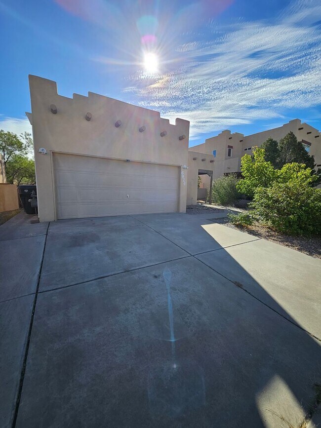 3 bed 2 bath 6924 Calle Margarita NE Albuquerque NM 87113 Apartment