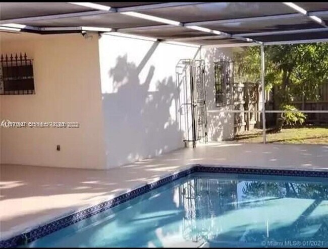 Building Photo - 3040 SW 77th Ct