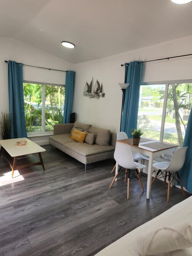 Building Photo - 1344 NE 16th Ave