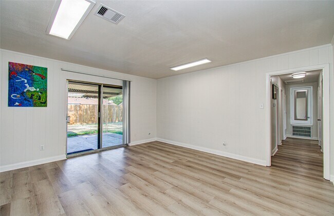 Building Photo - 5926 Ettrick Dr