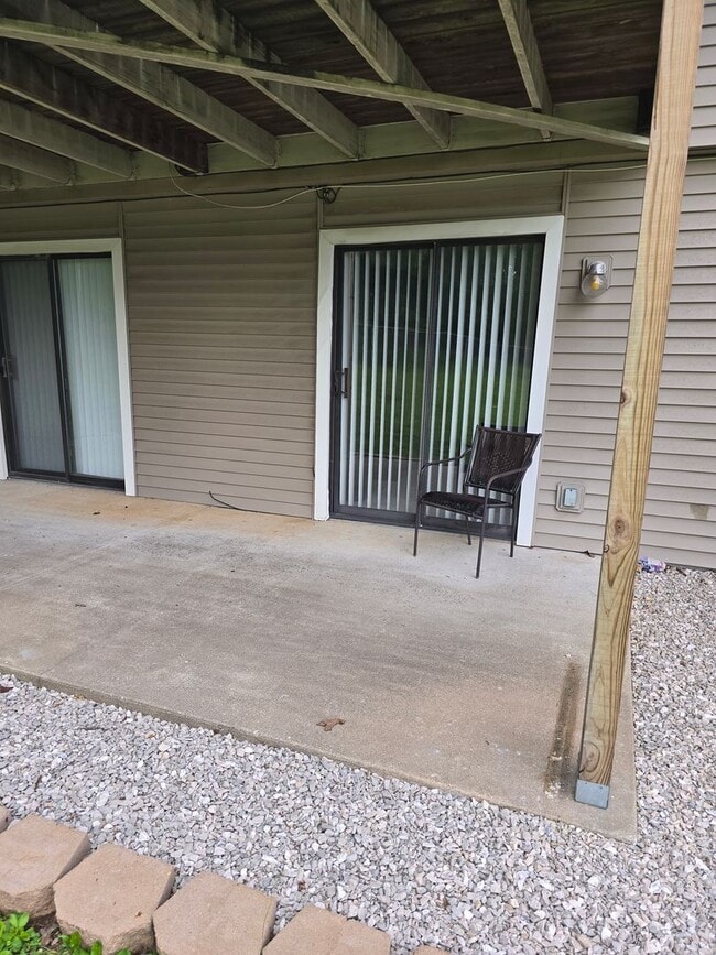 Building Photo - Updated 1 bedroom apartment in Osage Beach right behind Hyvee
