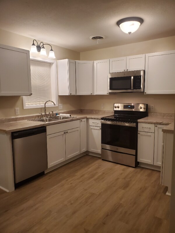 Building Photo - 111 Cheyenne Dr