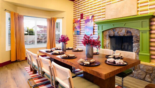 Building Photo - 2431 E Laurel St