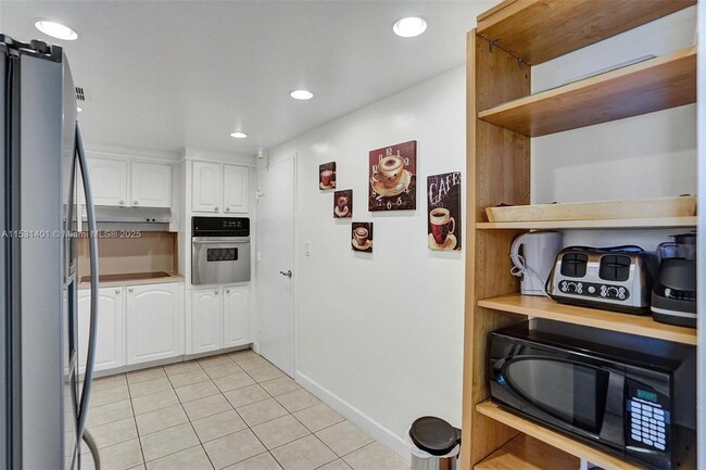 Building Photo - 4001S S Ocean Dr