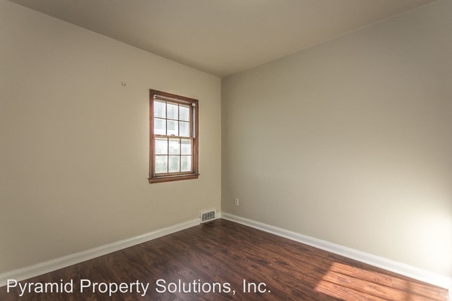 Building Photo - 4 br, 1 bath House - 5 E Park Ave