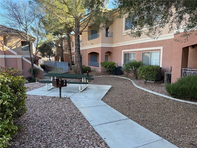 Building Photo - 401 Amber Pine St