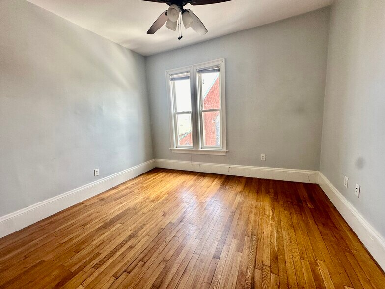 Building Photo - 731 Parker St