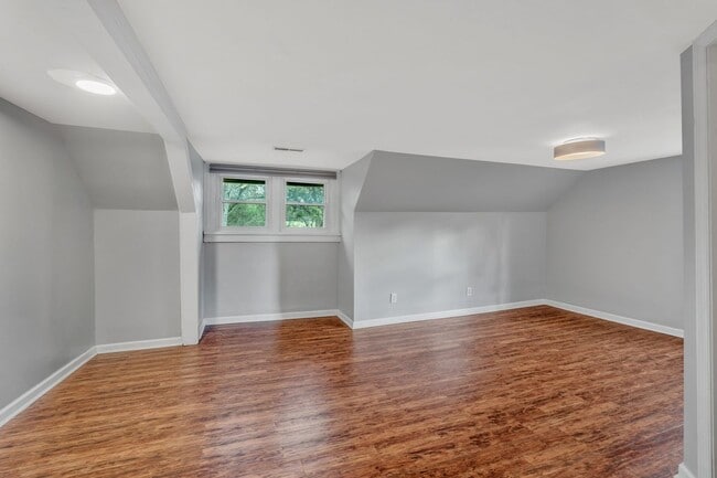 Building Photo - Historic Home in East Nashville